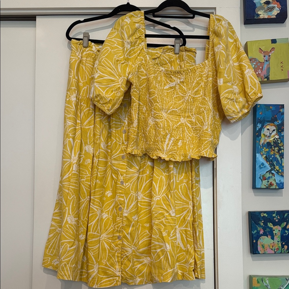Universal Thread Yellow & White 2 piece skirt set